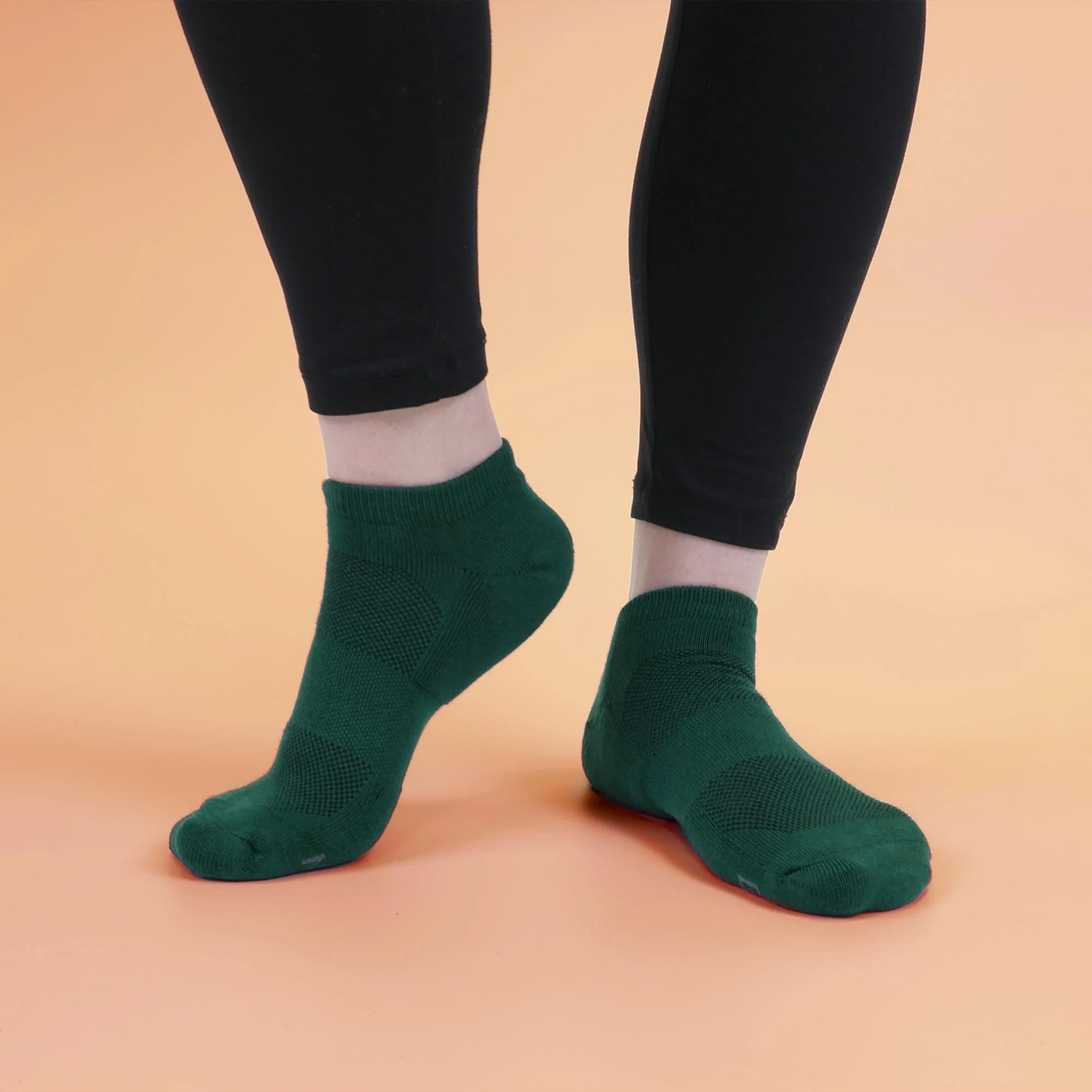 Unisex Bamboo Sports Ankle Socks: 4 Pairs - Image 9