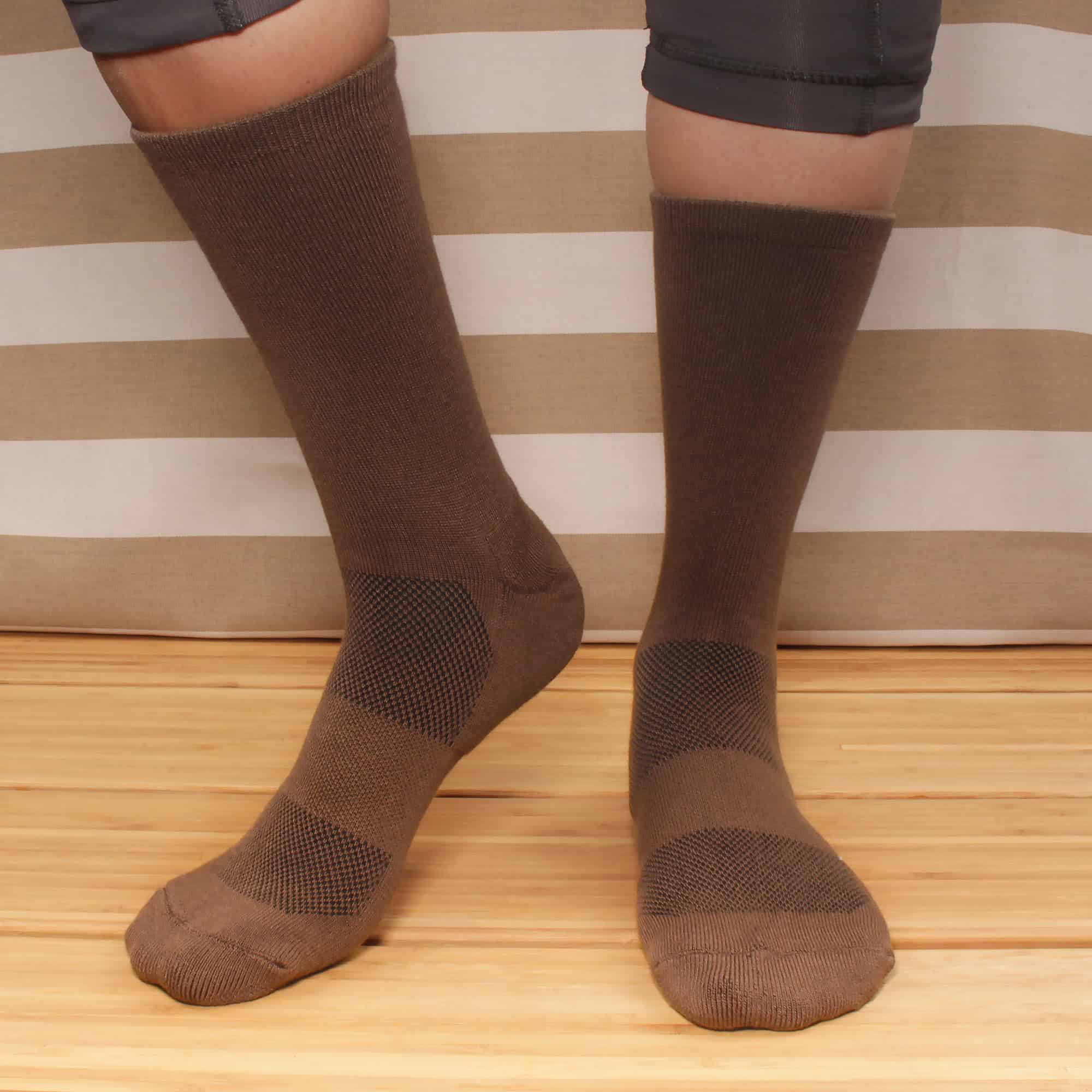 Men's Bamboo Cushioned Crew Socks: 4 Pairs - Image 5