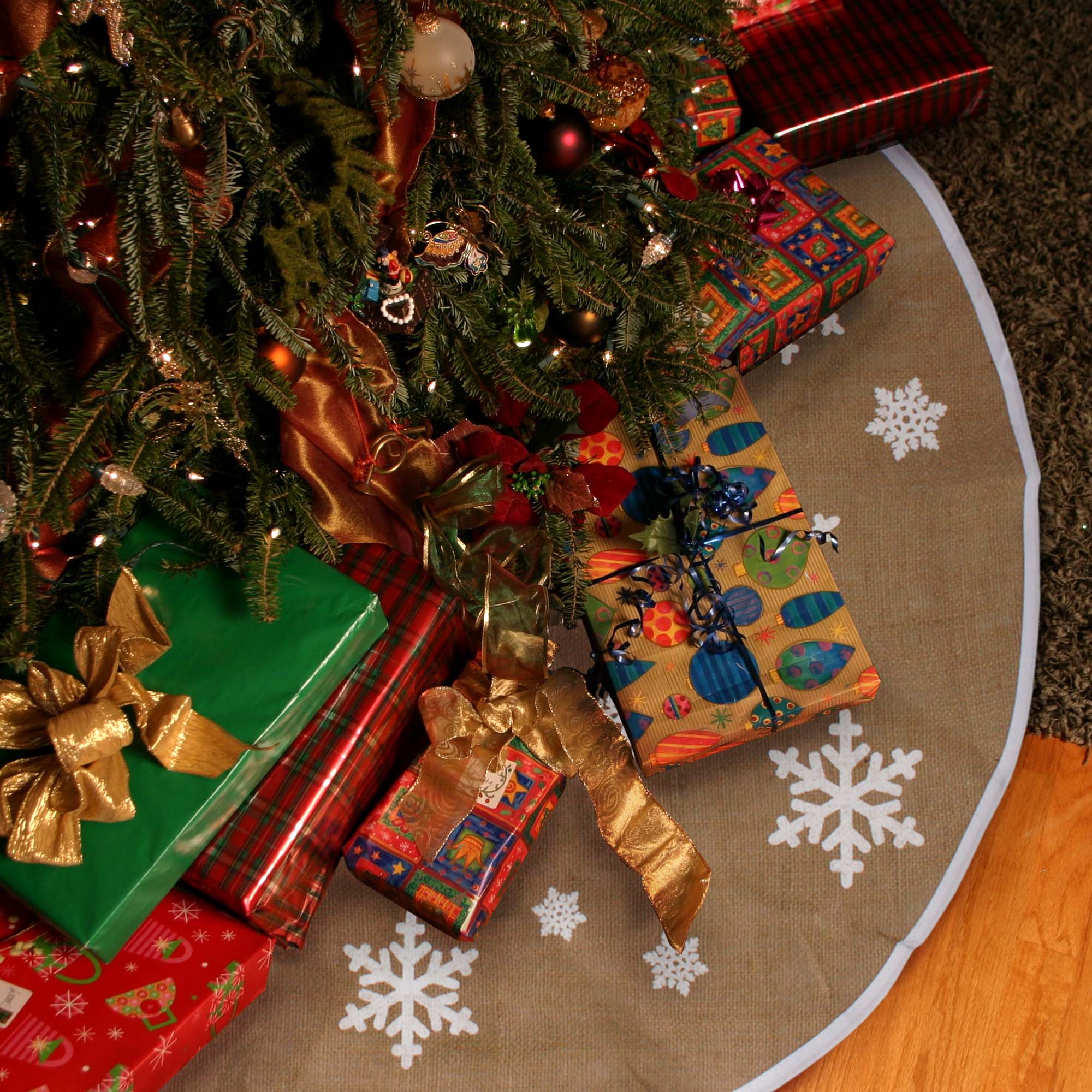 Snowflake Christmas Tree Skirt - Image 4
