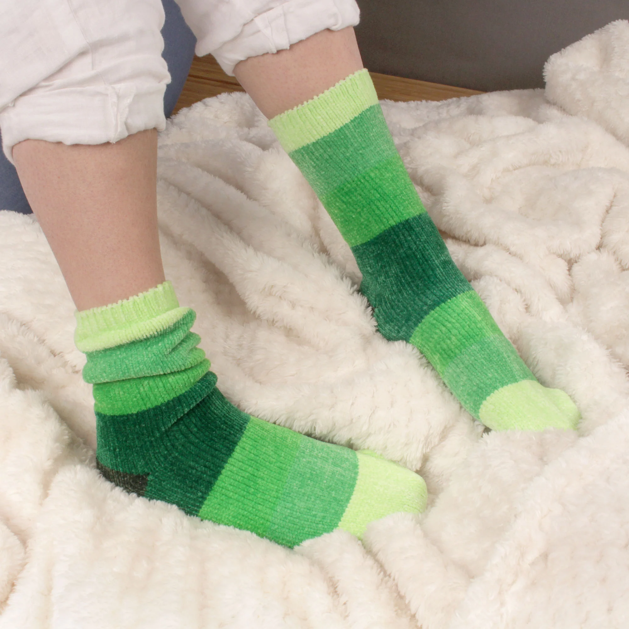 Women's Soft Chenille Furry Fuzzy Color Block Ankle Home Socks - Image 11