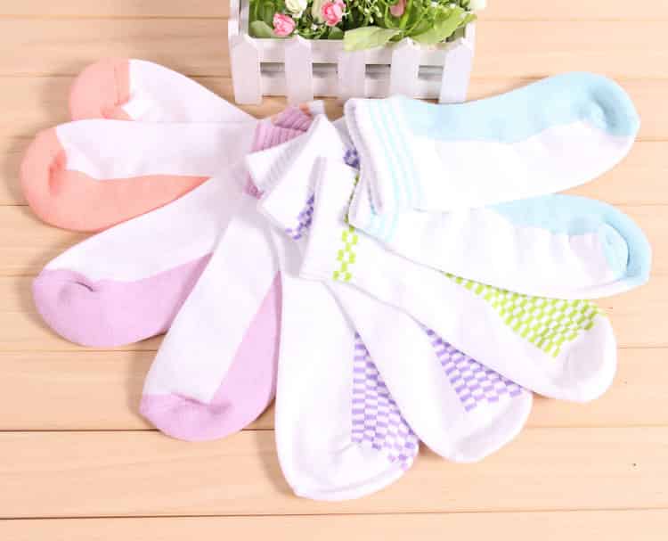 Women's Classic Retro Design Cotton Anklet Quarter Socks - Image 2
